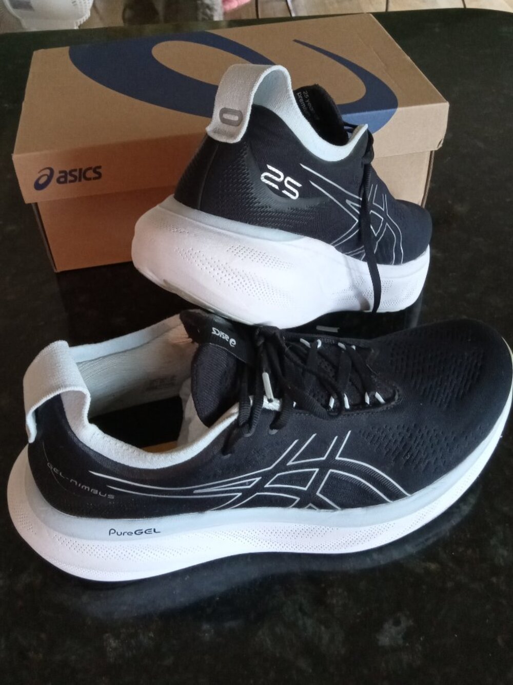 Like new! ASICS Women's Sz 10 Black Athletic Shoes